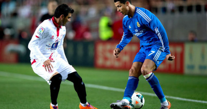 Sevilla’s Jose Antonio Reyes (L) fighting for the ball against Real Madrid’ Cristiano Ronaldo at the Ramon Sanchez Pizjuan Stadium on Mar 26, 2014. Sevilla won 2-1.